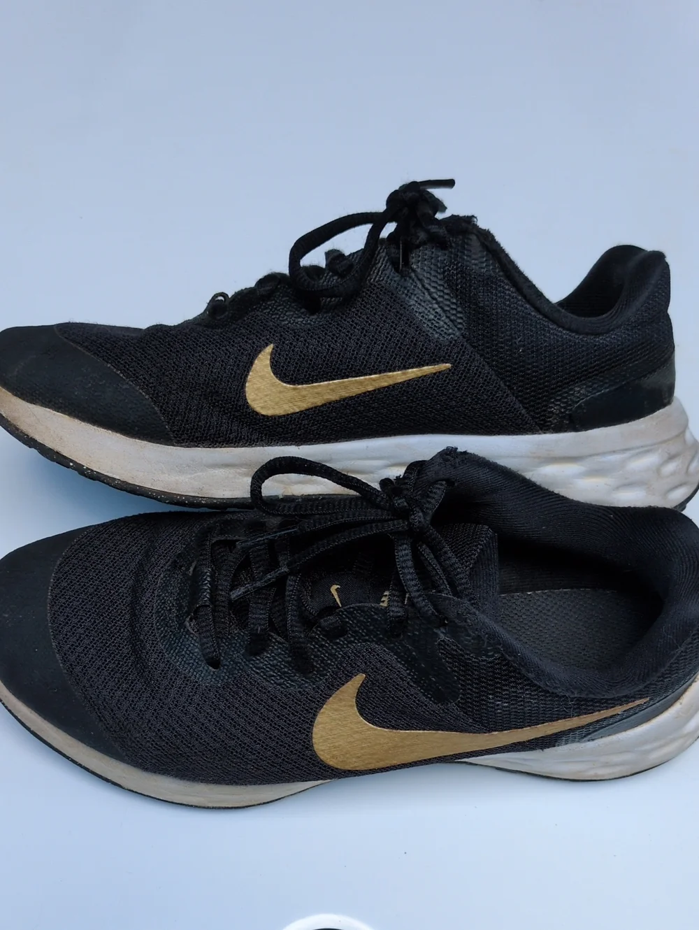 Nike revolution black